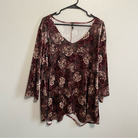 Bleeker & McDougal Dark Floral Velvet V Neck Tunic Top Size 2X - Picture 1 of 5